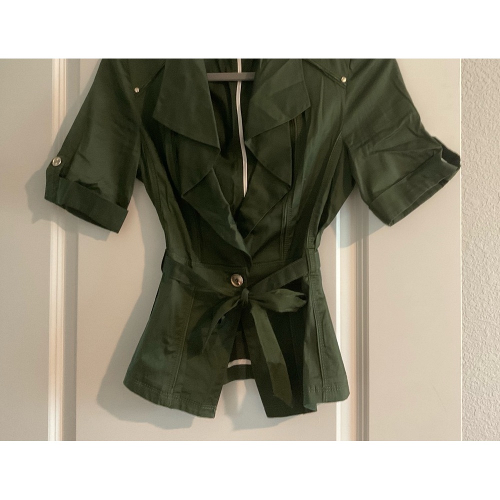 Very Cute Jacket by White House black market size 0
